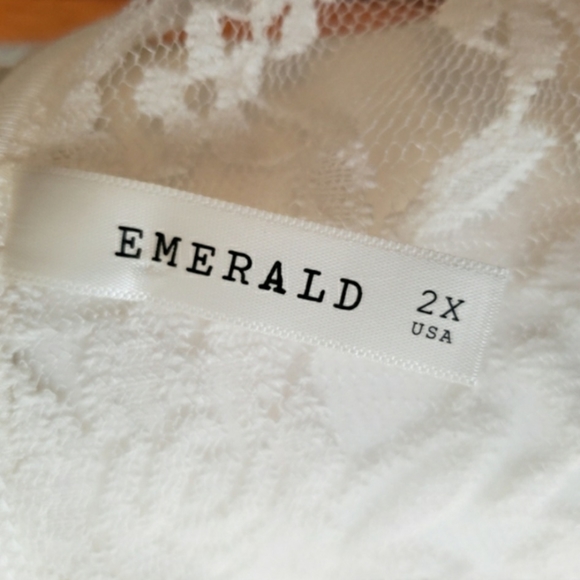 White with lace sleeves and back tunic in ivory by Emerald - Picture 6 of 6